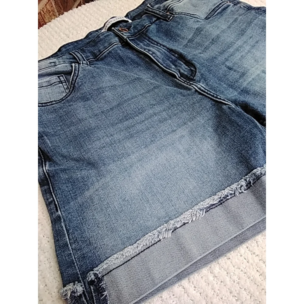 🌷NWOT Women's Truth + Theory Denim Shorts Size 12 Blue - Picture 3 of 9
